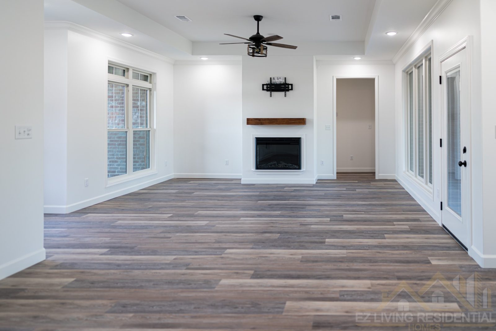 Living room with fireplace and wood-look floors